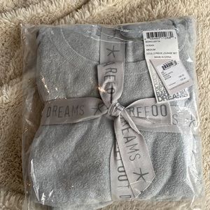 Barefoot Dreams 2 piece CozyChic luxe 2 piece lounge set. Size medium-8.